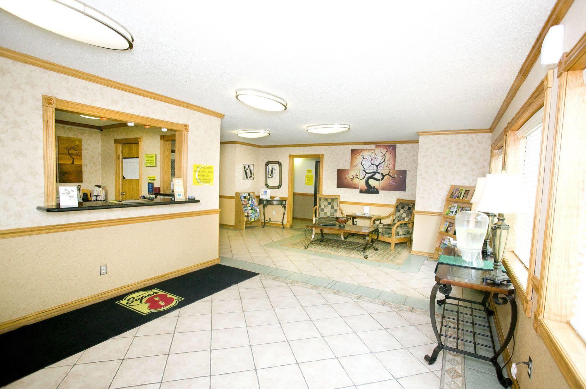 Super 8 By Wyndham Van Buren/Ft. Smith Area Beltér fotó
